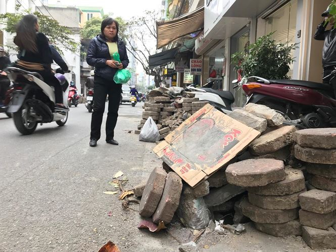 v&agrave; thay thế lại bằng gạch block.