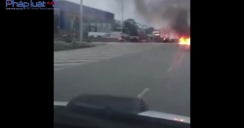 Clip: Xế hộp Camry bốc cháy, trơ khung khi đang chạy trên quốc lộ 1A