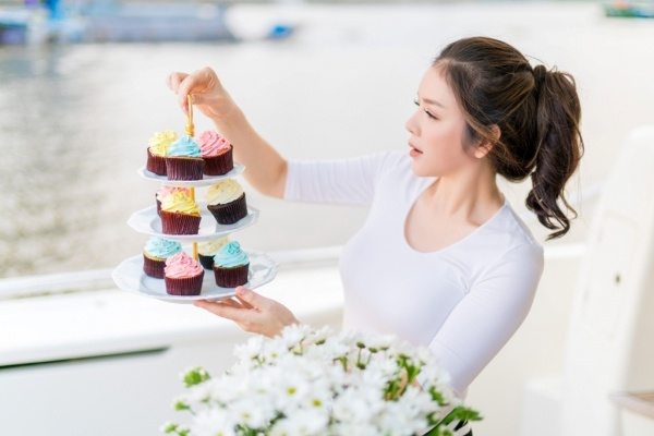 Lý Nhã Kỳ tổ chức tri&ecirc;̉n lãm kim cương tr&ecirc;n du thuy&ecirc;̀n tri&ecirc;̣u đ&ocirc;