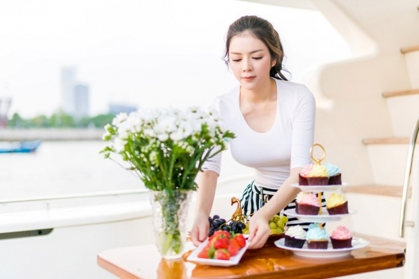 Lý Nhã Kỳ tổ chức tri&ecirc;̉n lãm kim cương tr&ecirc;n du thuy&ecirc;̀n tri&ecirc;̣u đ&ocirc;