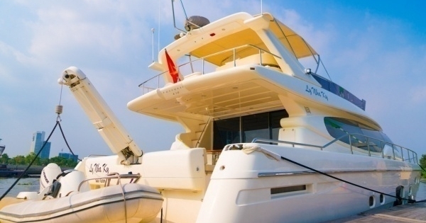 Lý Nhã Kỳ tổ chức triển lãm kim cương trên du thuyền triệu đô