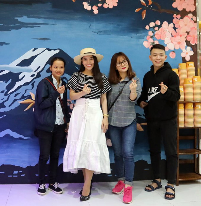 Nữ ca sĩ xinh đẹp n&agrave;y chuẩn bị kỹ lưỡng cho từng ca kh&uacute;c chu&acirc;n bị cho đ&ecirc;m&nbsp;liveshow