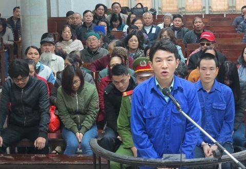 C&aacute;c bị c&aacute;o trước v&agrave;nh m&oacute;ng ngựa.