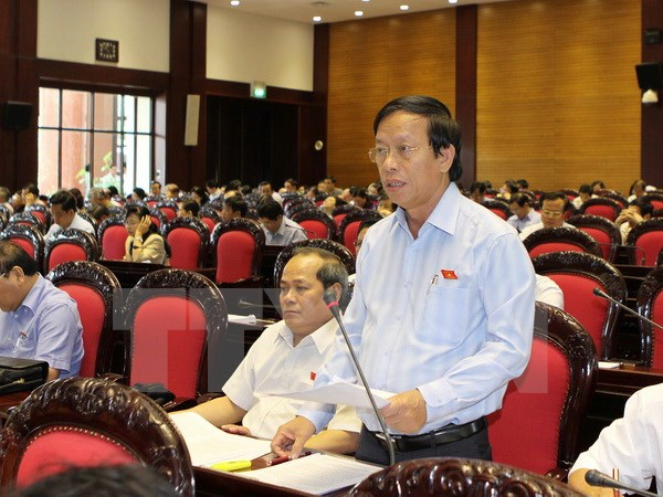 &Ocirc;ng L&ecirc; Phước Thanh - nguy&ecirc;n B&iacute; thư Tỉnh ủy Quảng Nam (đứng). Ảnh: TTX.