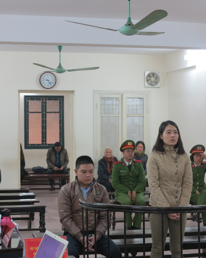 Bị c&aacute;o Bồ Thị Kim Thoa v&agrave; Vũ Ngọc Ho&agrave;ng tại phi&ecirc;n t&ograve;a.