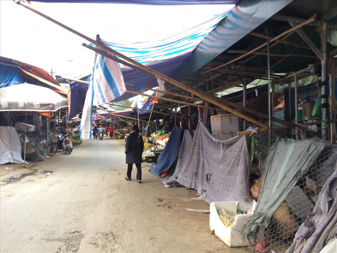 Chiếm hết l&ograve;ng đường, vỉa h&egrave;, t&igrave;nh trạng nhếch nh&aacute;c kh&ocirc;ng thể tưởng tượng nổi ở một th&agrave;nh phố hiện đại.&nbsp;