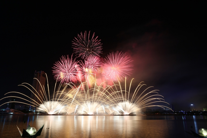 8 đội thi đấu tại Lễ hội ph&aacute;o hoa quốc tế Đ&agrave; Nẵng 2018.