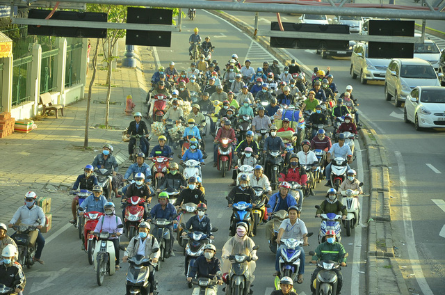 Nền nhiệt bắt đầu tăng dần l&ecirc;n khi &aacute;nh nắng mặt trời xuất hiện