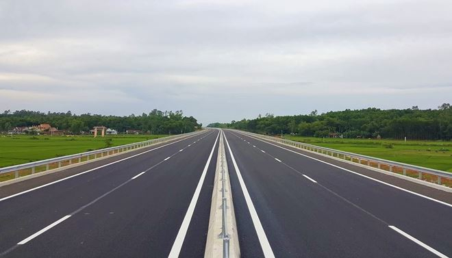 Dự &aacute;n cao tốc Bắc - Nam ph&iacute;a&nbsp;Đ&ocirc;ng giai&nbsp;đoạn 2017 - 2020 c&oacute; tổng mức đầu tư gần 120.000 tỷ đồng, trong&nbsp;đ&oacute; c&oacute; 8 dự &aacute;n theo h&igrave;nh&nbsp;thức PPP.