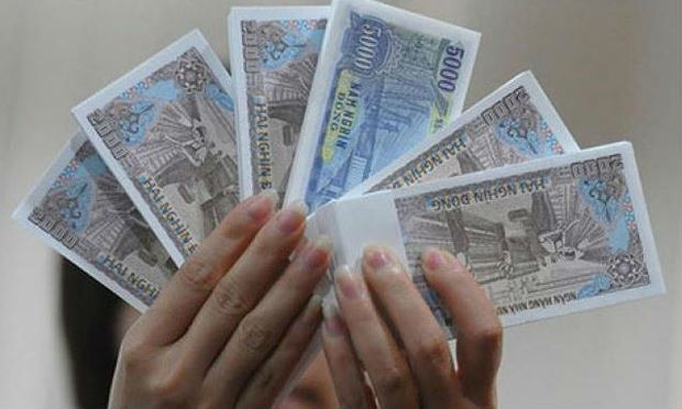 Tiền mệnh gi&aacute; 10.000 đồng c&oacute; ph&iacute; đổi bị đẩy l&ecirc;n 15%. Ảnh minh họa