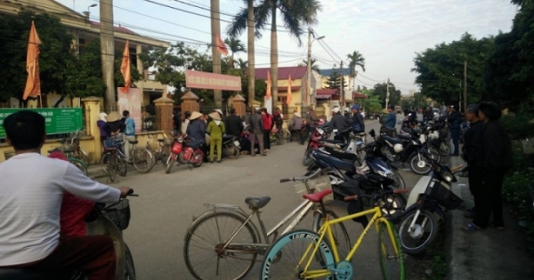 Đình chỉ công tác công an xã còng tay dân trái luật