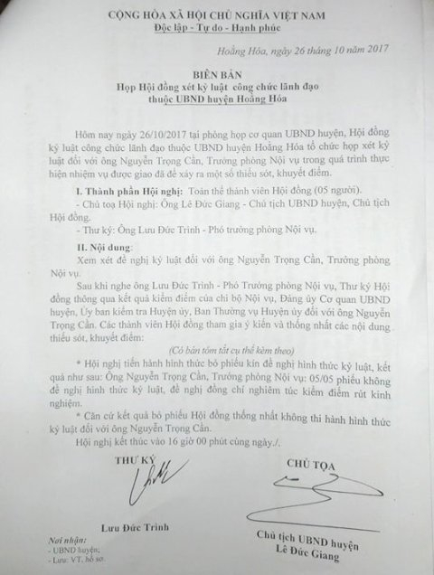 Trưởng phong Nội vụ huyện Hoằng H&oacute;a Nguyễn Trọng Cần tho&aacute;t h&igrave;nh thức kỷ luật sau kết quả bỏ phiếu.