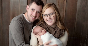 Bé gái chào đời sau 24 năm "ngủ đông"