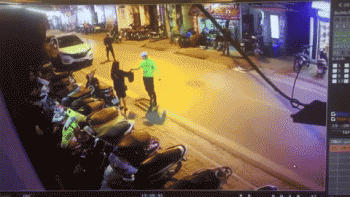 Xích mích với tình cũ, nữ nhà văn trẻ đẹp bị 2 shipper giả đánh bầm mặt