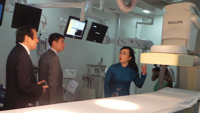 Bộ trưởng Kim Tiến cho biết sau đấu thầu thuốc trang thiết bị y tế, vật tư ti&ecirc;u hao cũng sẽ đấu thầu tập trung