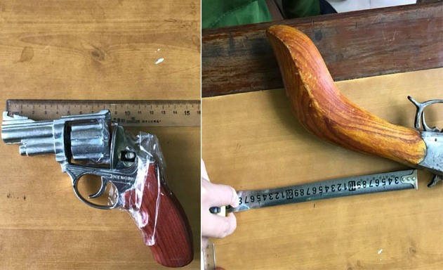 Hai khẩu s&uacute;ng tự chế m&agrave; nh&oacute;m đối tượng mang theo.