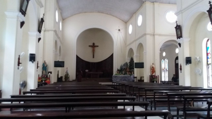 B&ecirc;n trong Nh&agrave; thờ Ch&iacute;nh T&ograve;a Bắc Ninh. Ảnh Phapluatplus.vn.