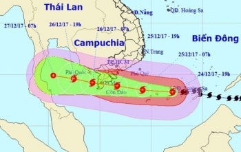 Bão số 16 là cơn bão mạnh trái quy luật
