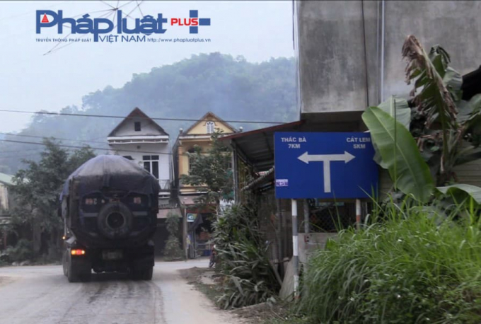 Xe c&oacute; ngọn rẽ theo hướng Th&aacute;c B&agrave; về Tuy&ecirc;n Quang.