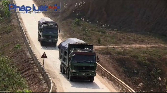 &Igrave; ạch b&ograve; tr&ecirc;n Quốc lộ 2D đoạn qua x&atilde; Thịnh Hưng (Y&ecirc;n B&igrave;nh, Y&ecirc;n B&aacute;i).