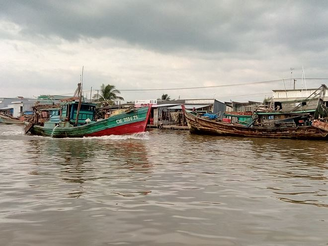 Lực lượng chức năng kiểm tra c&ocirc;ng t&aacute;c ph&ograve;ng chống b&atilde;o.