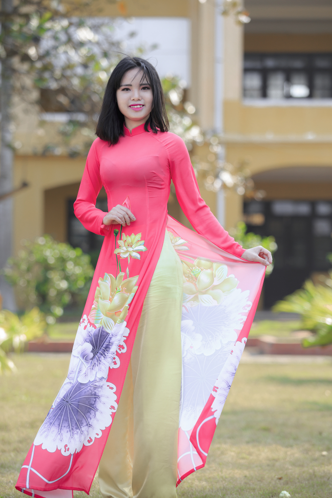 Thí sinh Lương Thị Hường &ndash; SBD: 15 &ndash; Sinh vi&ecirc;n Khoa C&ocirc;ng ngh&ecirc;̣ Th&ocirc;ng tin