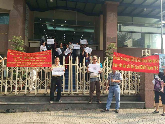 Kh&aacute;ch h&agrave;ng 14 năm r&ograve;ng đ&ograve;i quyền lợi từ Intresco