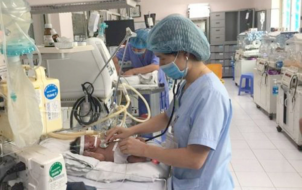 Một bệnh nhi vi&ecirc;m phổi điều trị tại BV Nhi TƯ.&nbsp; (Ảnh: vietnamnet.vn)