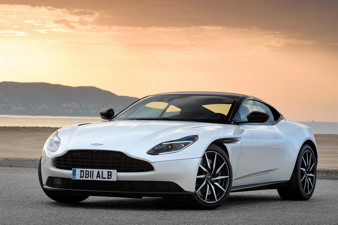 Tiếp theo l&agrave; mẫu xe Aston Martin DB11, được thiết kế bởi nh&agrave; thiết kế của Aston, Marek Reichman. Đ&acirc;y l&agrave; mẫu xe n&agrave;y được tiến ho&aacute; từ ng&ocirc;n ngữ thiết kế được tạo n&ecirc;n bởi Ian Callum tr&ecirc;n chiếc DB7. Những từ Power (sức mạnh), Beauty (vẻ đẹp), v&agrave; Soul (linh hồn) sẽ được d&ugrave;ng để diễn tả về vẻ đẹp của những chiếc Aston Martin.