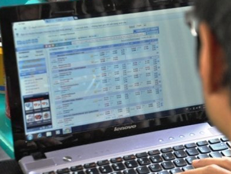 X&aacute;c định số tiền tổ chức đ&aacute;nh bạc từ ng&agrave;y 1/10/2017 đến 23/10/2017 do Nguyễn Văn Phương cầm đầu l&agrave; 368.561 USD. (Ảnh minh họa).