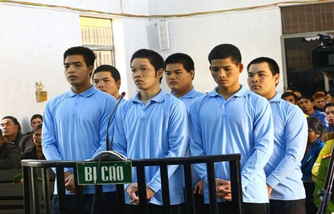 Các bị cáo tại phi&ecirc;n tòa. Ảnh Nguy&ecirc;n Bình/Báo Thanh Ni&ecirc;n