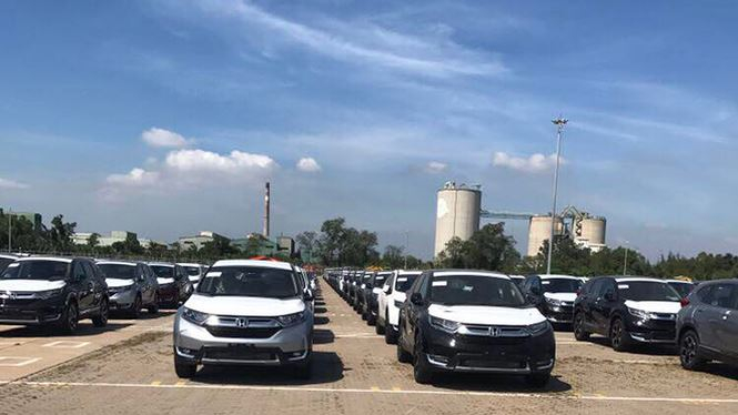 Hoạt động nhập khẩu &ocirc; t&ocirc; tập trung ở 2 địa phương c&oacute; cảng biển lớn nhất nước l&agrave; th&agrave;nh phố Hồ Ch&iacute; Minh v&agrave; Hải Ph&ograve;ng