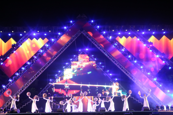 Nhiều tiết mục hấp dẫn tại chương tr&igrave;nh nghệ thuật biểu diễn tại Quảng trường 2/9.