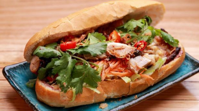 B&aacute;nh m&igrave; Việt Nam m&oacute;n ăn d&acirc;n d&atilde;, gắn liền với cuộc sống người Việt