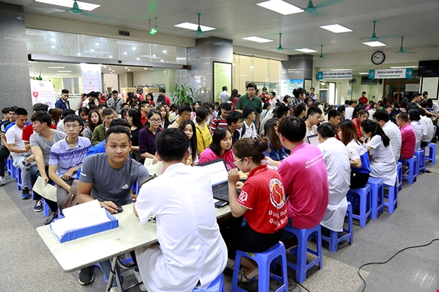 Trong buổi s&aacute;ng ng&agrave;y thứ hai của chương tr&igrave;nh, ban tổ chức đ&atilde; tiếp nhận được&nbsp;726&nbsp;đơn vị m&aacute;u.