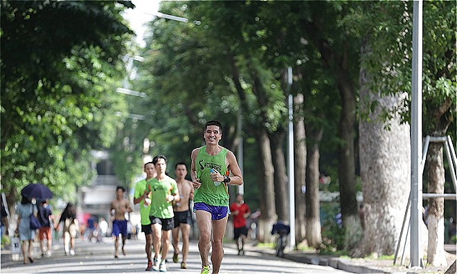 B&aacute;c sĩ Linh tr&ecirc;n đường chạy hằng&nbsp;ng&agrave;y. Ảnh:&nbsp;NVCC