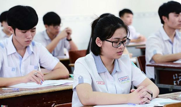 Thầy tr&ograve; lớp 12 mong sớm c&oacute; phương &aacute;n thi ch&iacute;nh thức cho k&igrave; thi 2019. (Ảnh minh họa)