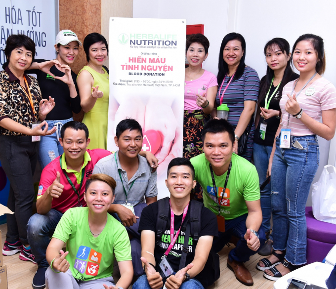 Th&agrave;nh vi&ecirc;n v&agrave; nh&acirc;n vi&ecirc;n Herbalife Việt Nam tham gia hiến m&aacute;u cứu người ng&agrave;y 24/11 vừa qua.