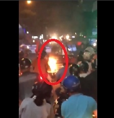 Siêu xe suýt cháy rụi khi chủ nhân ăn mừng tuyển Việt Nam chiến thắng