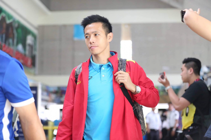 Ch&ugrave;m ảnh: Đội tuyển b&oacute;ng đ&aacute; Quốc gia chuẩn bị l&ecirc;n đường về nước