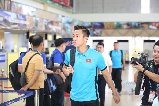 Ch&ugrave;m ảnh: Đội tuyển b&oacute;ng đ&aacute; Quốc gia chuẩn bị l&ecirc;n đường về nước