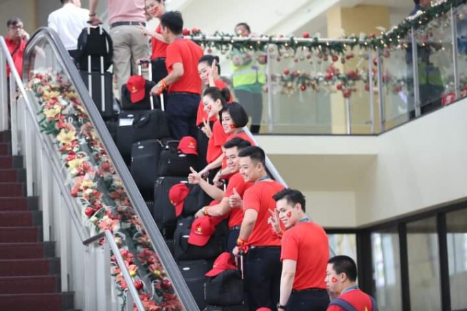 Ch&ugrave;m ảnh: Đội tuyển b&oacute;ng đ&aacute; Quốc gia chuẩn bị l&ecirc;n đường về nước