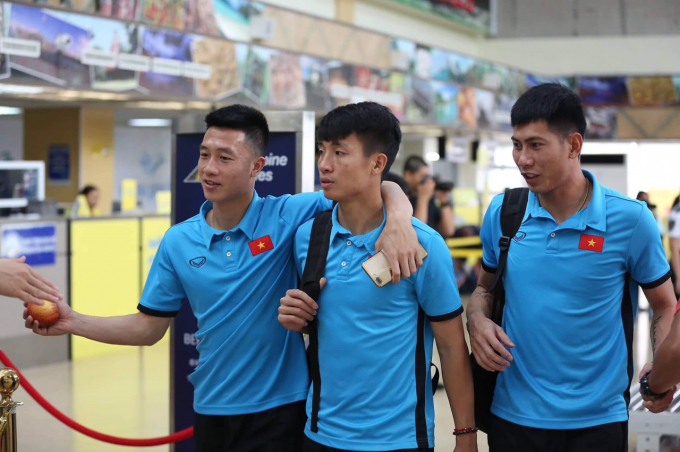 &nbsp;Dự kiến chuyến bay VN 9662 của Vietnam Airlines sẽ đưa c&aacute;c cầu thủ v&agrave; người h&acirc;m mộ từ Bacolod về đến H&agrave; Nội l&uacute;c 14h05 ng&agrave;y 3/12/2018