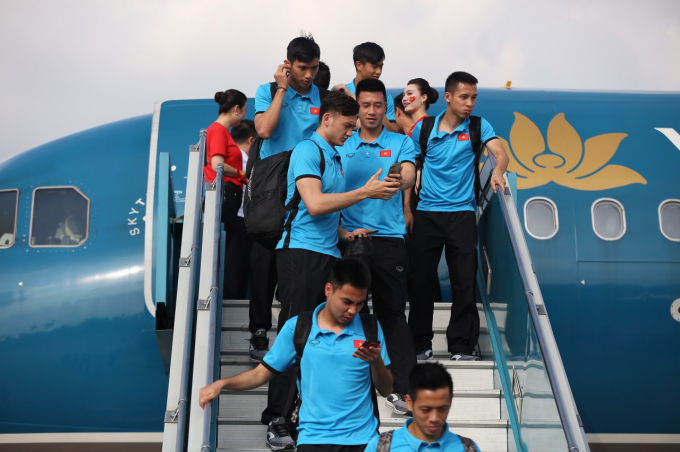 Đội tuyển Việt Nam về nước trong sự ch&agrave;o đ&oacute;n h&acirc;n hoan của người h&acirc;m mộ