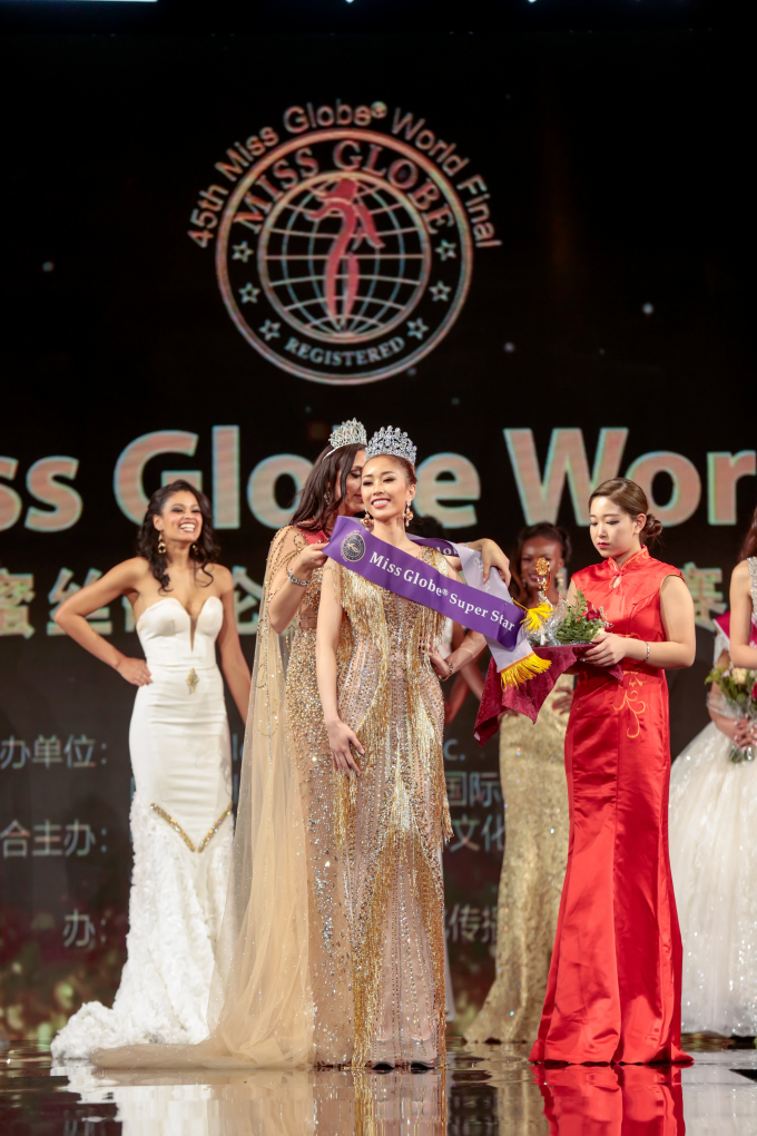 Người đẹp gốc Việt đại diện nước Anh gi&agrave;nh vương miện tại Miss Globe 2018