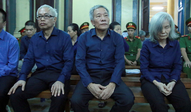 C&aacute;c bị c&aacute;o tại t&ograve;a.