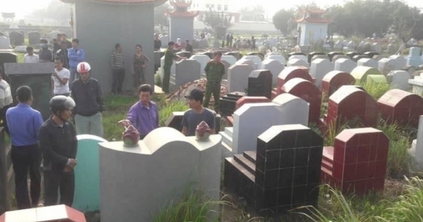 Gần 100 ngôi mộ bị phá bát hương