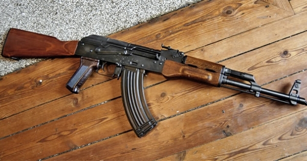 Đắk Lắk: Bắt hai đối tượng mang súng vào rừng săn bắn thú