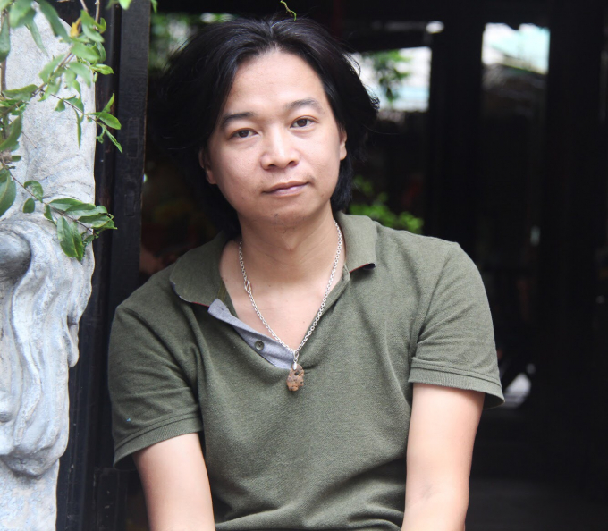 B&ugrave;i Văn Tuất với nghệ danh Văn B&ugrave;i - c&aacute;i t&ecirc;n kh&ocirc;ng c&ograve;n xa lạ với những ai y&ecirc;u mỹ thuật, đặc biệt l&agrave; những ai đ&atilde; tr&oacute;t lỡ d&agrave;nh t&igrave;nh cảm s&acirc;u sắc.