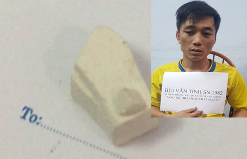 Đối tượng v&agrave; tang vật vụ &aacute;n. (Ảnh: b&aacute;o C&ocirc;ng an Thanh H&oacute;a)